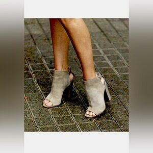 Vince Addison Suede & Leather Ankle Boots Peep Toe Column Block Heel Grey Size 7